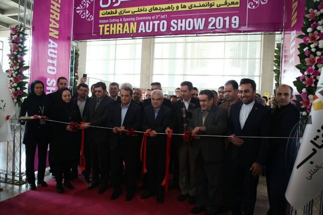 سومین نمایشگاه خودروی تهران بدون حضور وزیر صنعت افتتاح شد