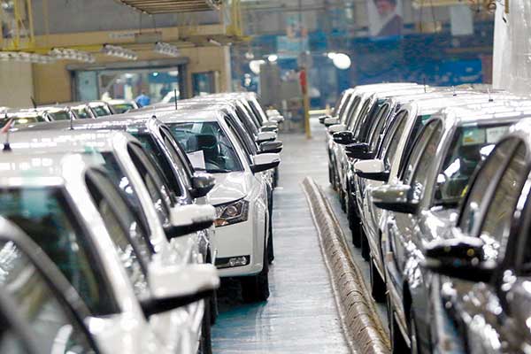مدیر عامل ایران خودرو؛ دلیل افزایش قیمت‌ها  مربوط به تولید نیست