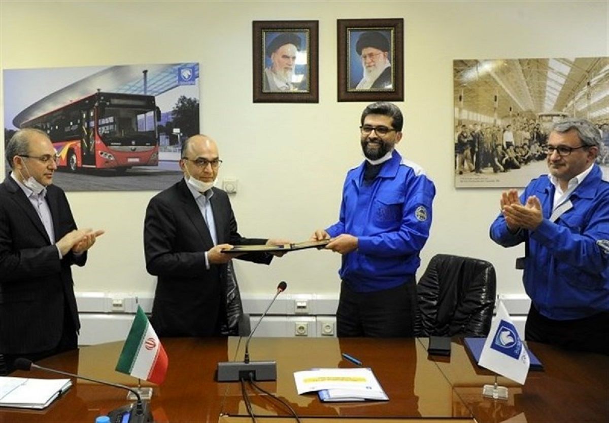 تفاهم نامه همکاری ایران خودرو و بانک تجارت